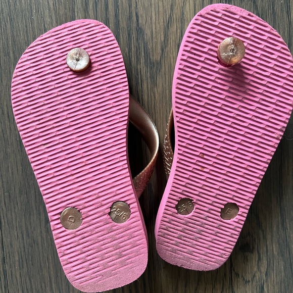 5/$20 lightly used flip-flops for kids in excellent condition - Picture 4 of 4